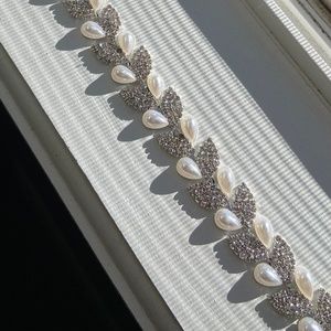 DAVID’S BRIDAL RHINESTONE LEAF AND PEARL SASH / BELT